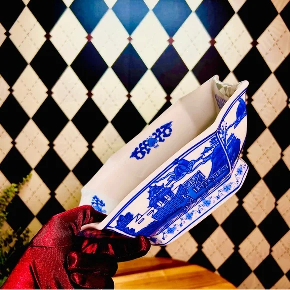 Vintage Asian Blue and White Porcelain Hexagonal Bowl - Picture 7 of 9